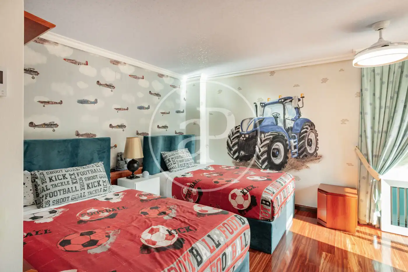 Habitación de Casa o chalet en venta en Pozuelo de Alarcón con Aire acondicionado, Calefacción y Jardín privado