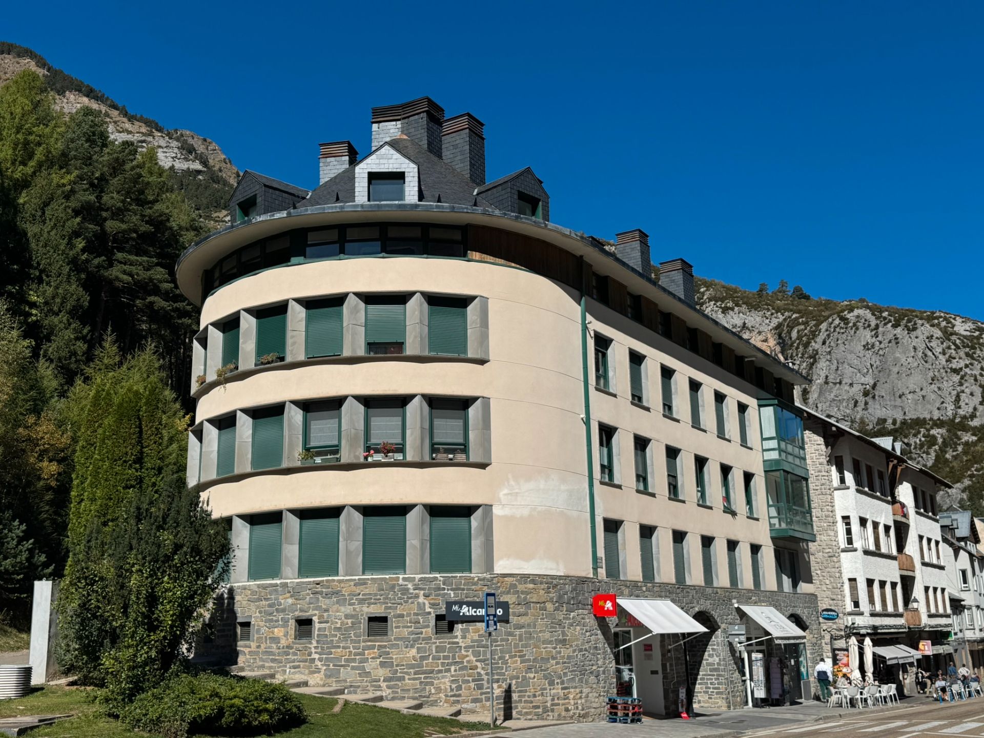 Vista exterior de Apartamento en venta en Canfranc con Calefacción, Parquet y Terraza