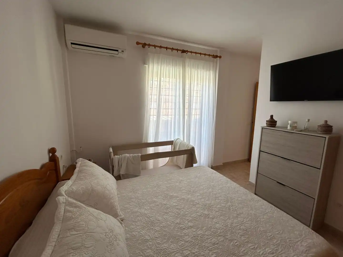Schlafzimmer von Einfamilien-Reihenhaus zum Verkauf in Cullera mit Klimaanlage, Terrasse und Möbliert