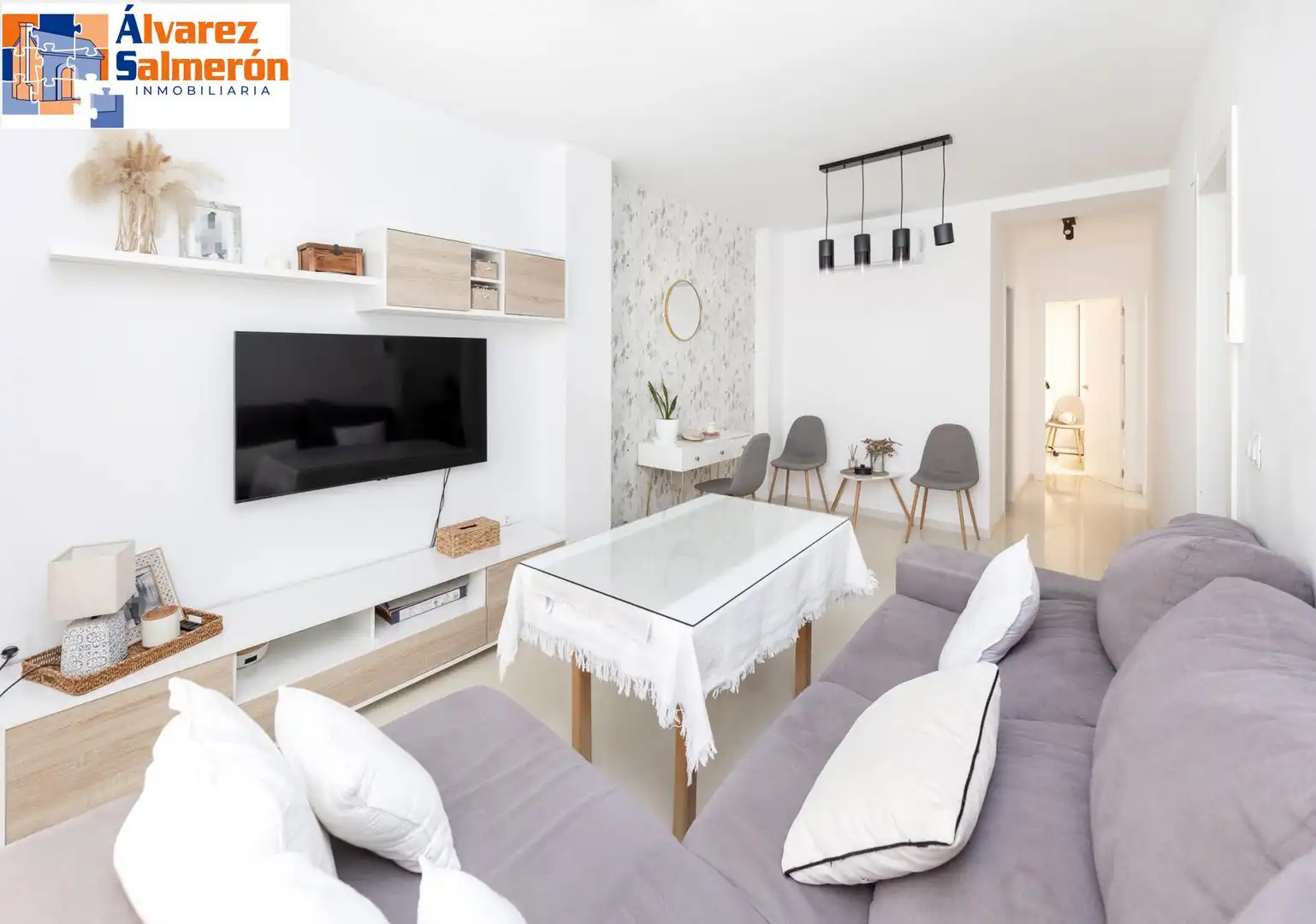 Sala d'estar de Apartament en venda en La Zubia amb Aire condicionat i Moblat