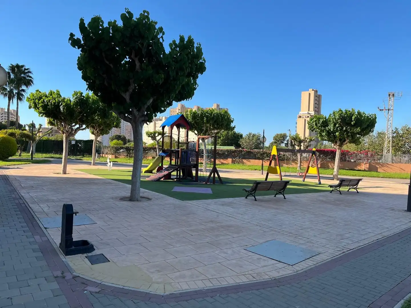 Außenansicht von Wohnung zur Miete in El Campello mit Balkon und Gemeinschaftspool
