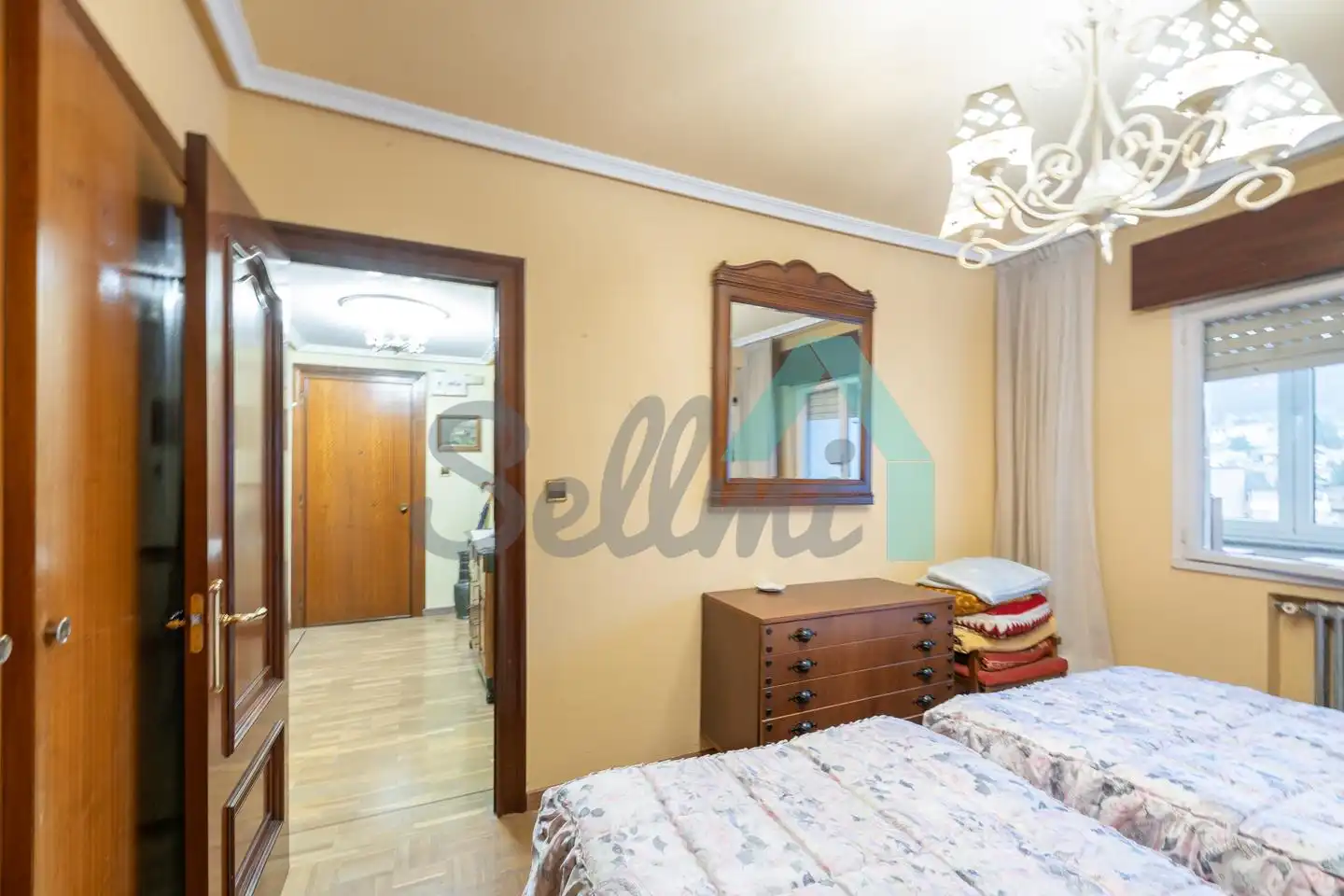 Habitación de Piso en venta en Oviedo  con Calefacción, Parquet y Terraza