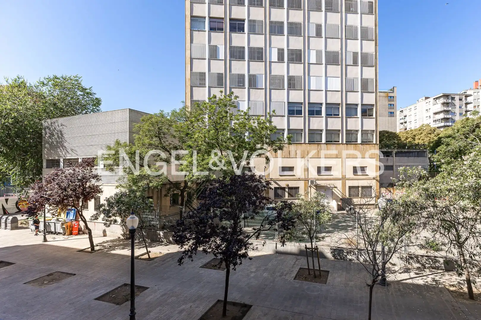 Vista exterior de Piso en venta en Barcelona con Calefacción, Amueblado y Balcón