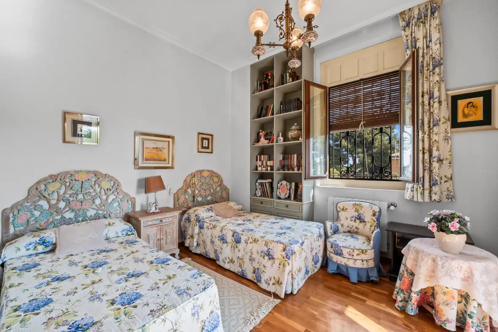 Habitación de Casa o chalet en venta en Elche / Elx con Aire acondicionado, Calefacción y Jardín privado