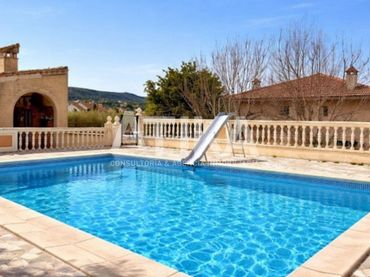 Xalet amb piscina en venda a Centro