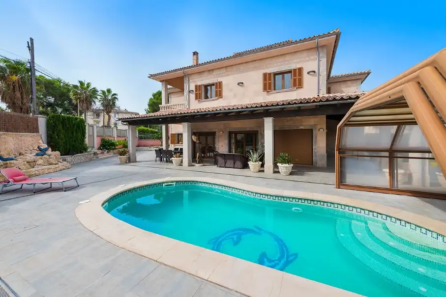 Chalet con piscina en venta en Can Picafort