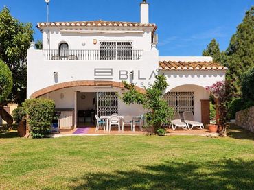Xalet amb piscina en venda a Urb. Calahonda