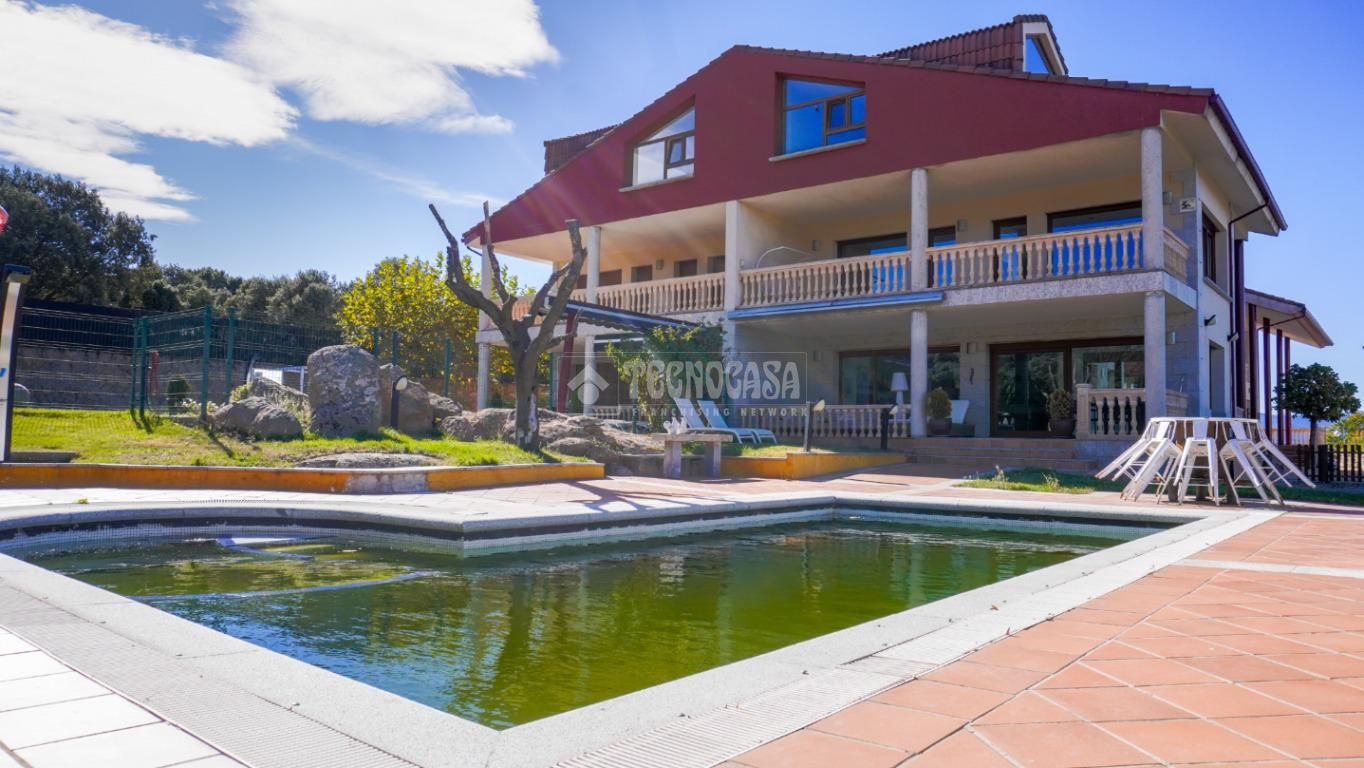 Jardí de Casa adosada en venda en Collado Villalba amb Aire condicionat, Calefacció i Traster