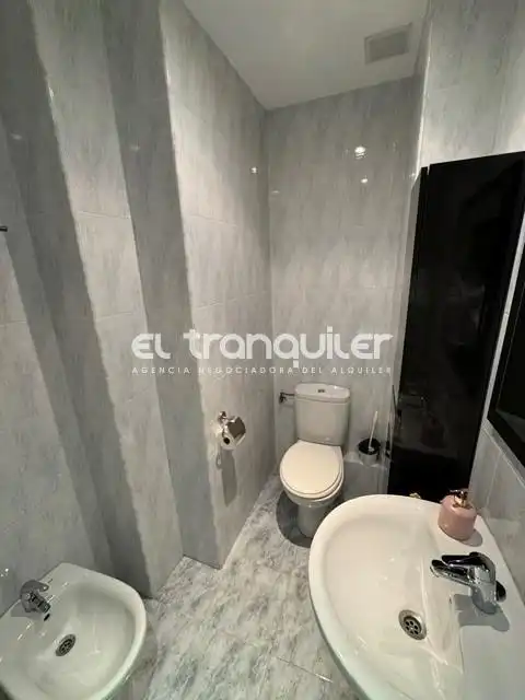 Bathroom of Flat for rent in Madrid  with Terrace and Furnished