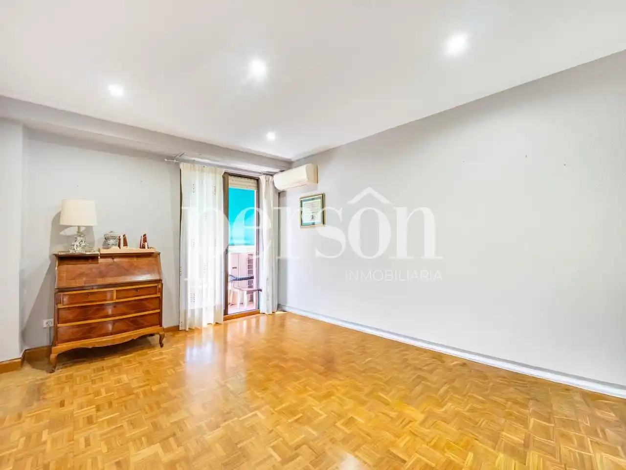 Bedroom of Flat for sale in Valencia  with Air Conditioner, Heating and Balcony