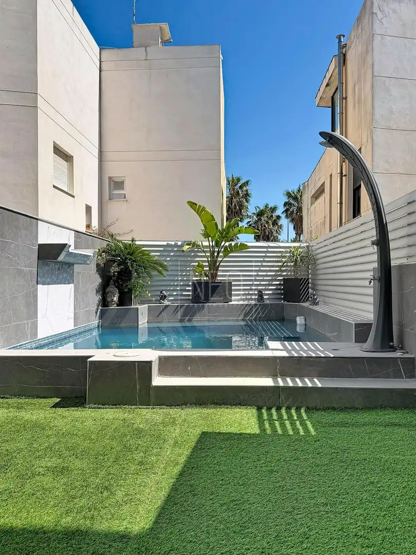 Piscina de Casa adosada en venda en Daimús amb Aire condicionat, Jardí privat i Terrassa