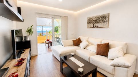 Bajo dúplex reformado con vistas panorámicas al mar, gran terraza y garaje doble en La Duquesa, Bild 4