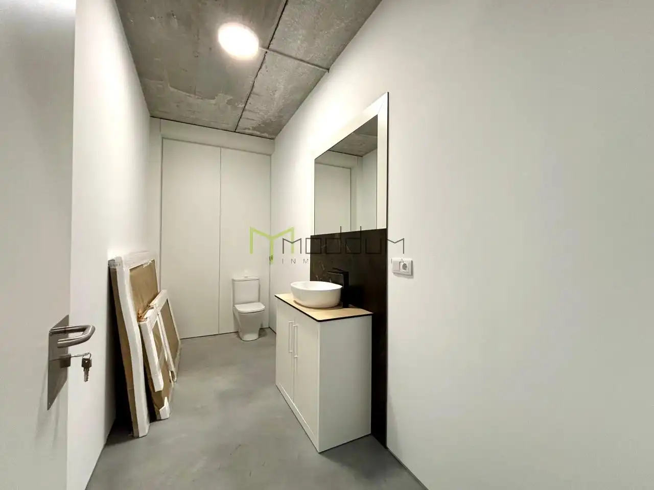 Baño de Nave industrial de alquiler en Santiago de Compostela 