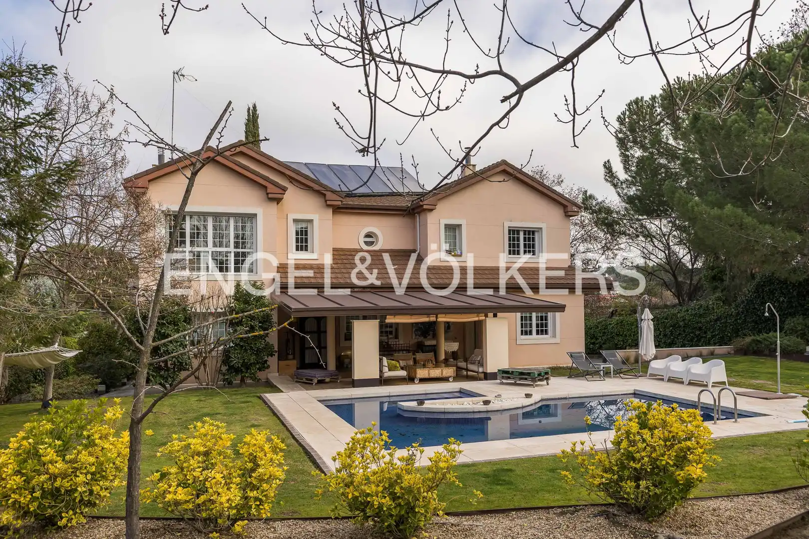 Vista exterior de Casa o chalet en venta en Boadilla del Monte con Aire acondicionado, Calefacción y Jardín privado