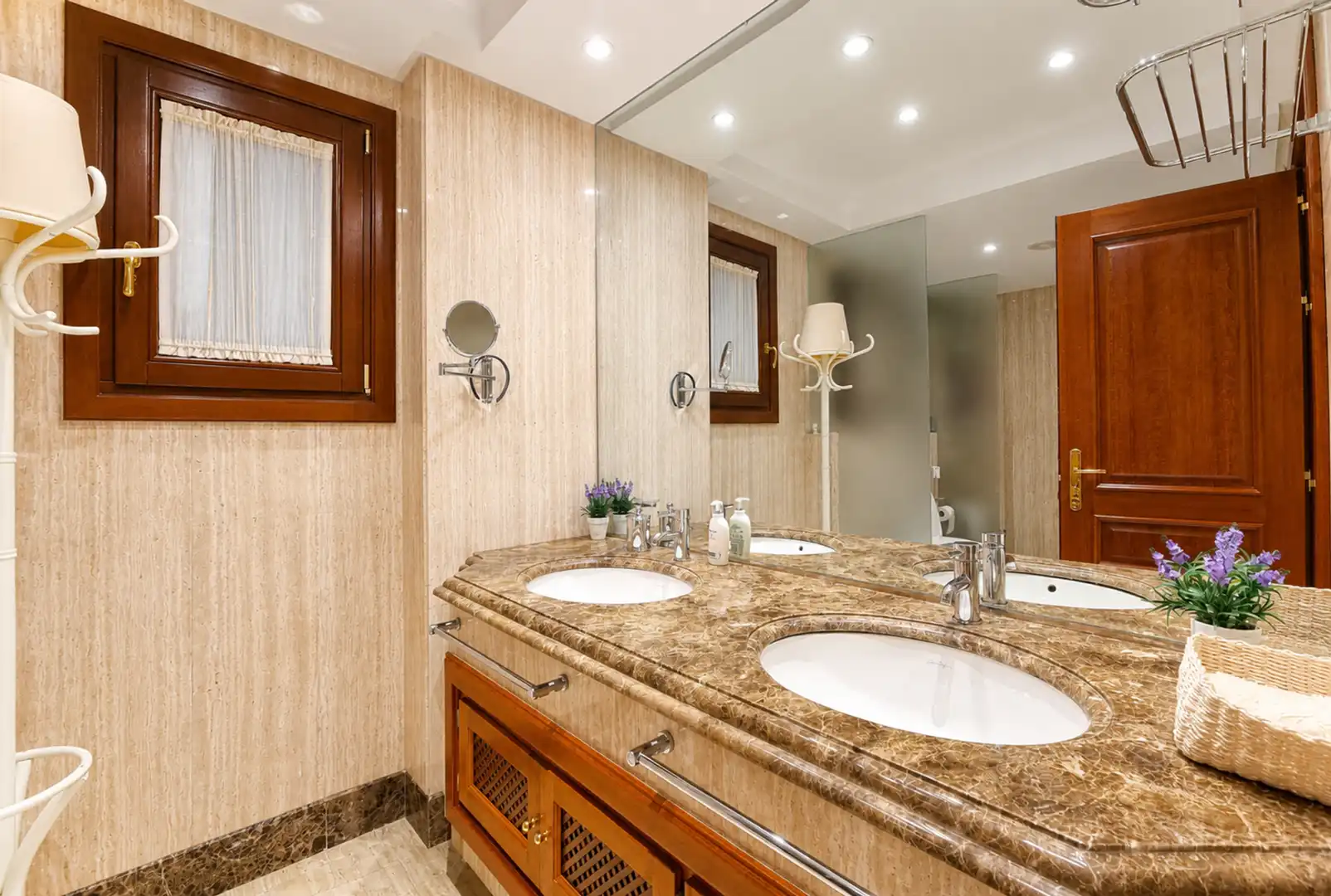 Bany de Apartament en venda en Estepona amb Aire condicionat, Terrassa i Moblat