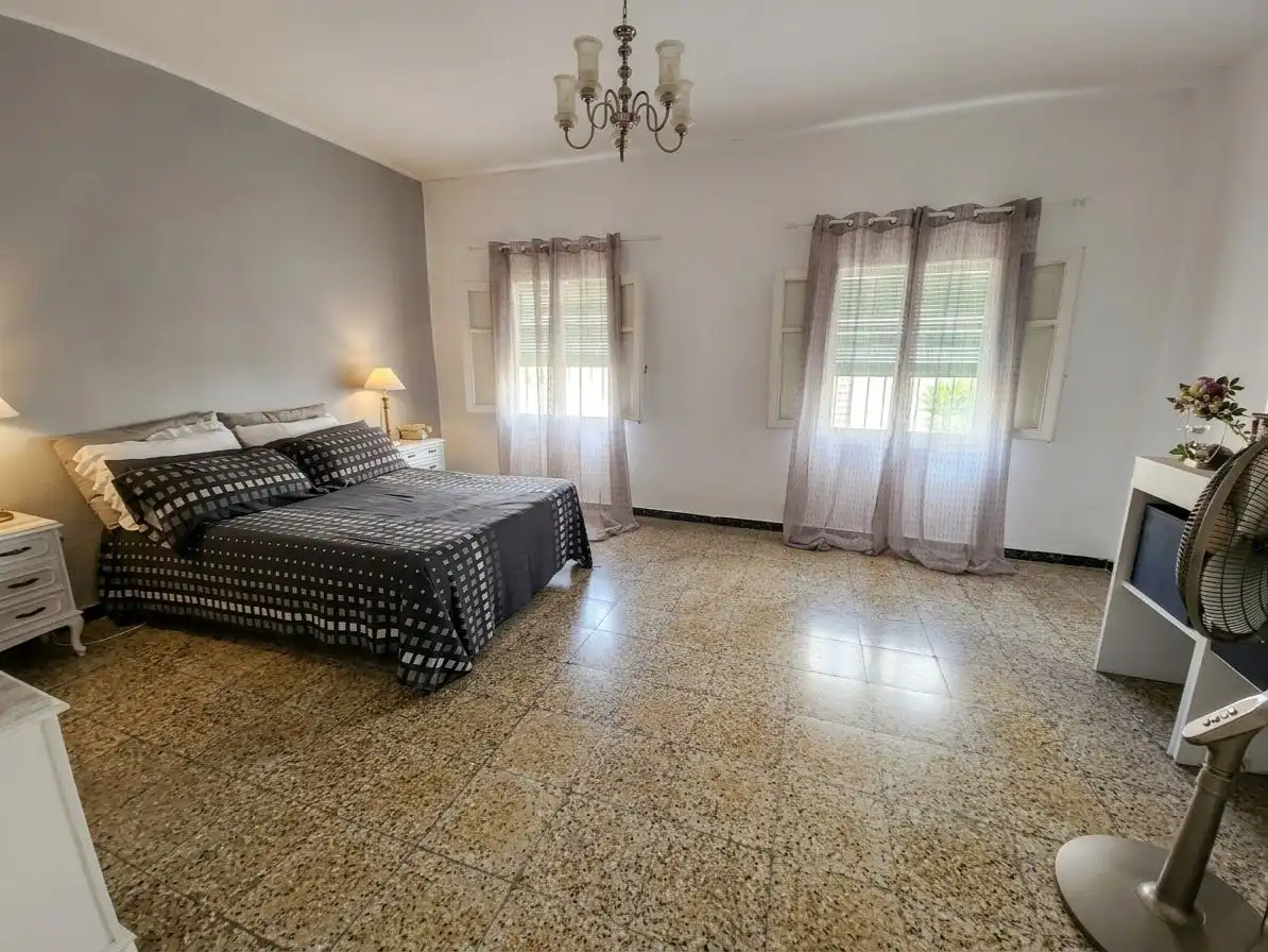 Dormitori de Casa o xalet en venda en Alzira amb Jardí privat, Terrassa i Traster