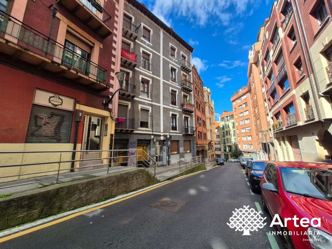 Vista exterior de Pis en venda en Bilbao  amb Calefacció, Balcó i Alarma
