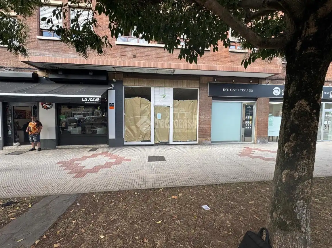 Business premises to rent in Sur