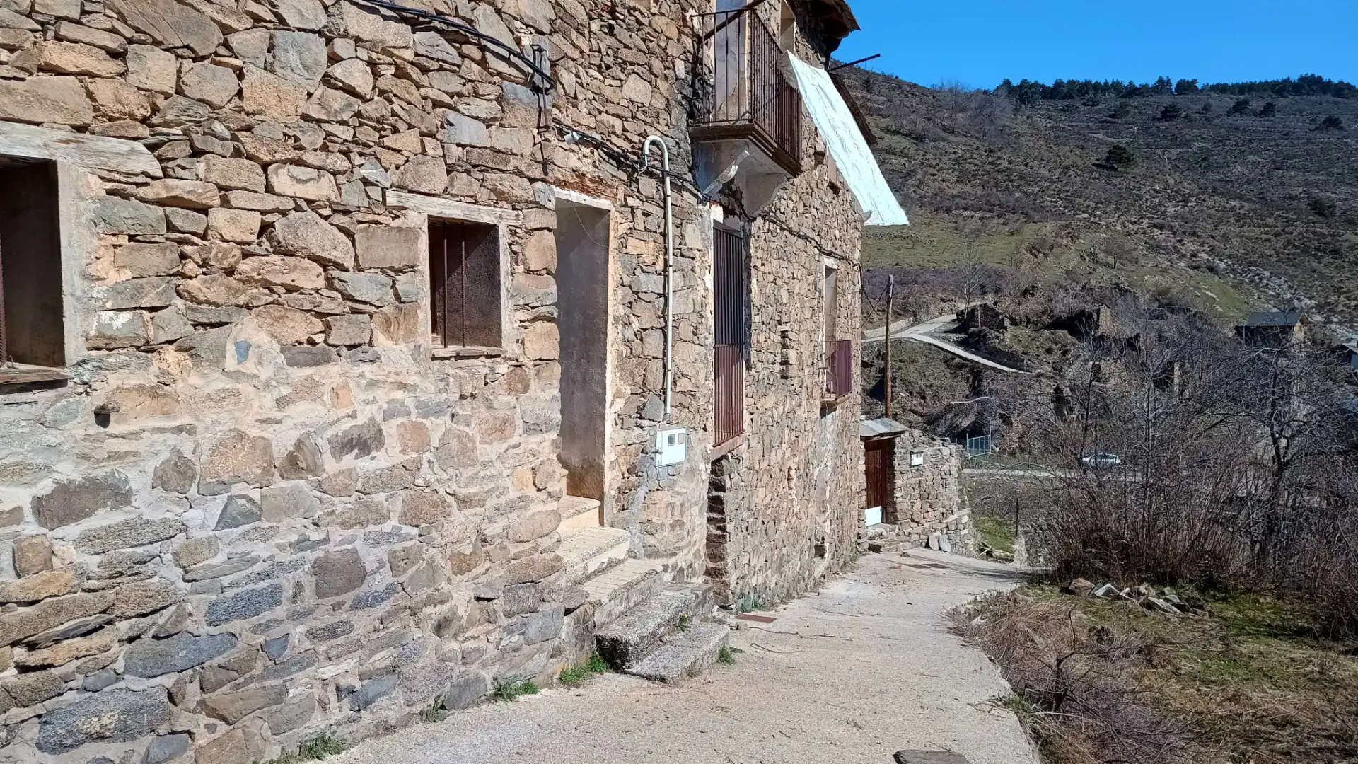 Vista exterior de Finca rústica en venda en Soriguera amb Balcó