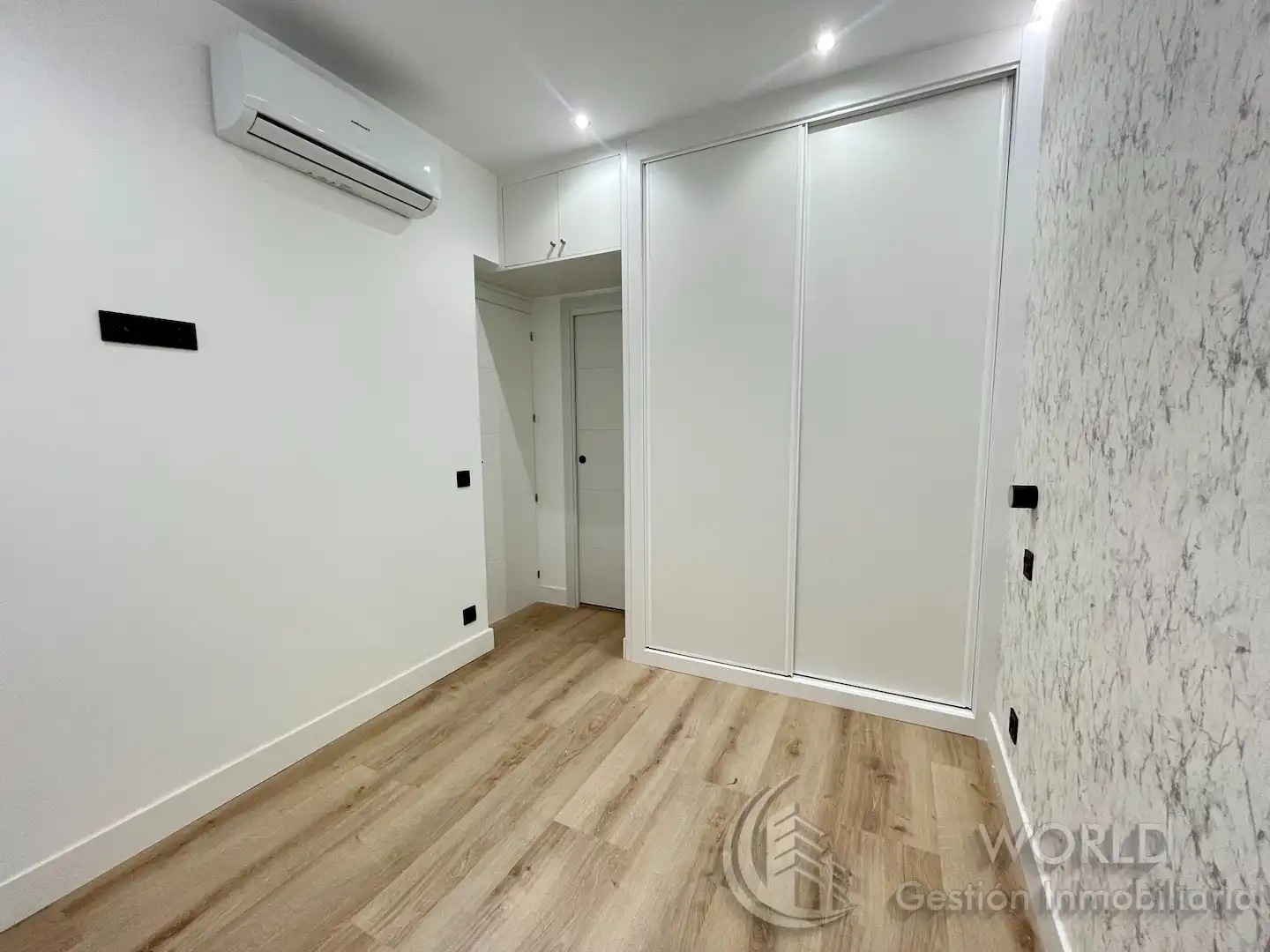 Schlafzimmer von Wohnung zum Verkauf in Madrid mit Klimaanlage, Heizung und Möbliert