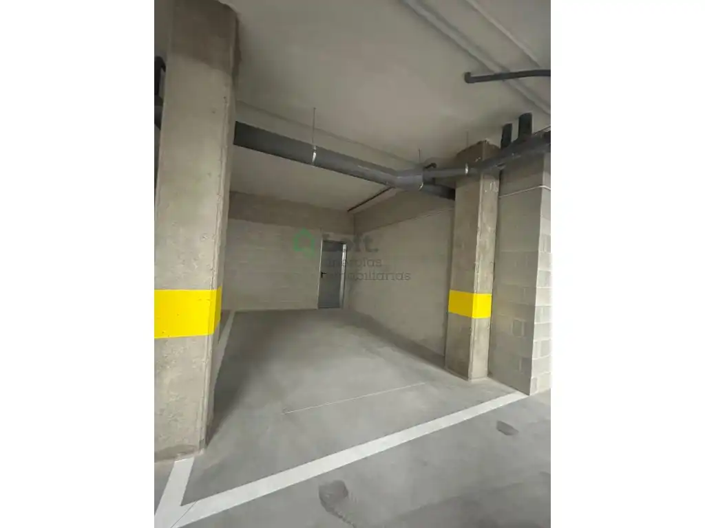 Aparcament de Apartament de lloguer en Badajoz amb Terrassa i Piscina comunitària