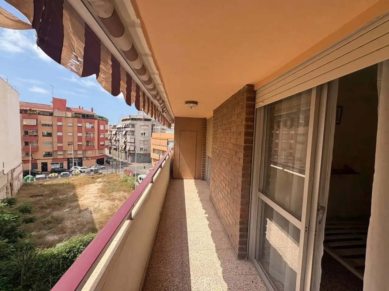 Vista exterior de Pis en venda en Alicante / Alacant amb Aire condicionat i Balcó