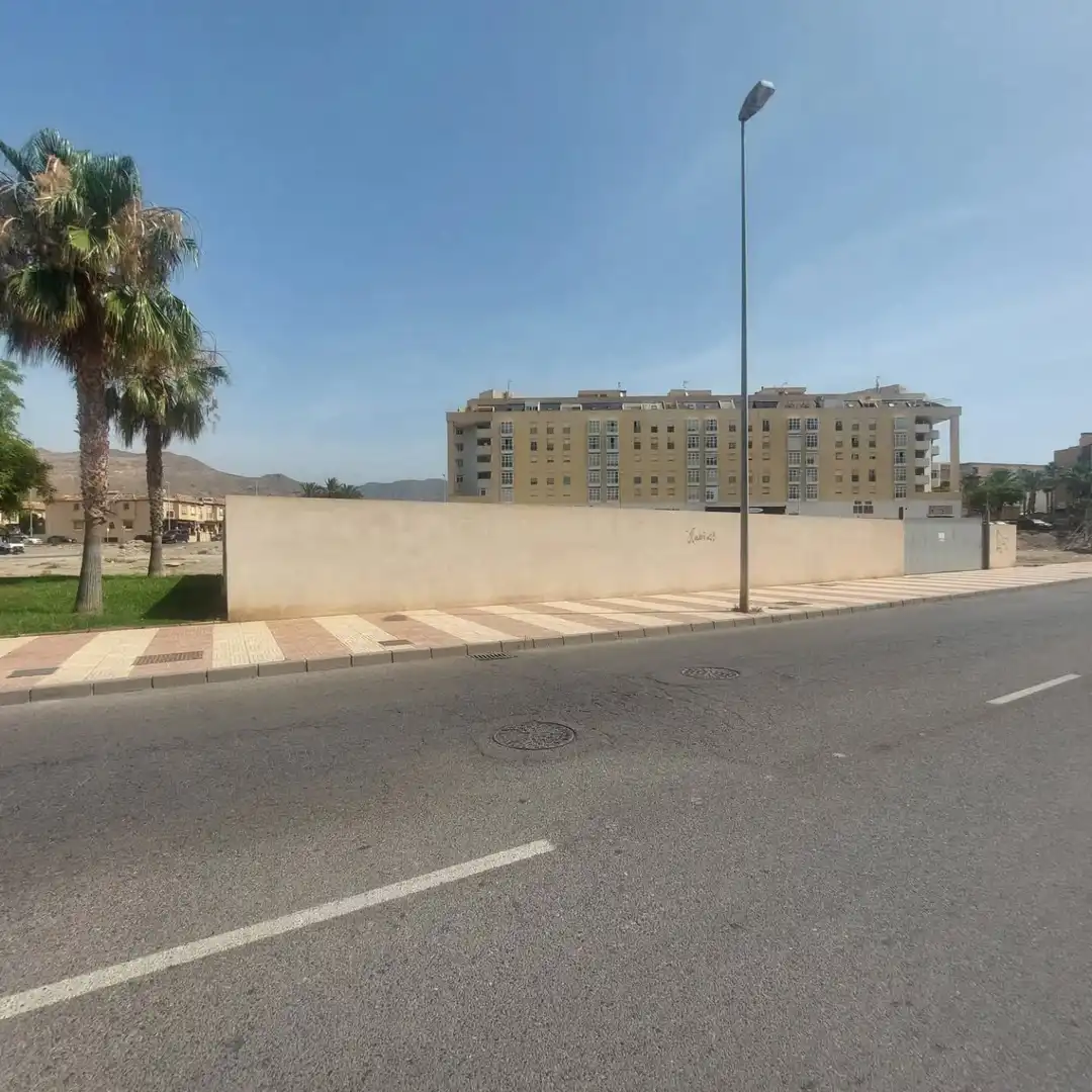 Vista exterior de Residencial en venda en Roquetas de Mar