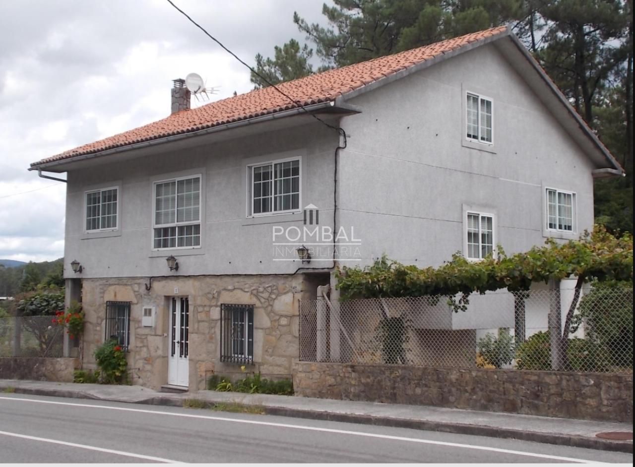 Vista exterior de Casa o xalet en venda en Rois amb Calefacció, Jardí privat i Terrassa