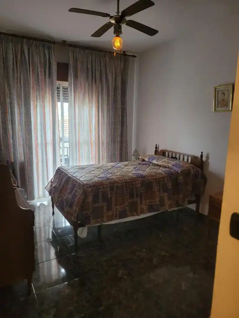 Dormitori de Casa o xalet en venda en Fuente Vaqueros amb Balcó
