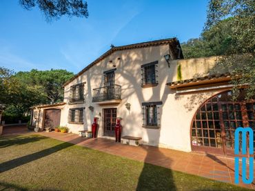 Landhaus mit Balkon zum Verkauf in Sant Iscle de Vallalta