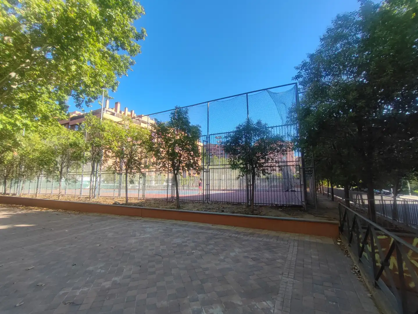 Parking de Piso en venta en Madrid con Aire acondicionado, Calefacción y Jardín privado