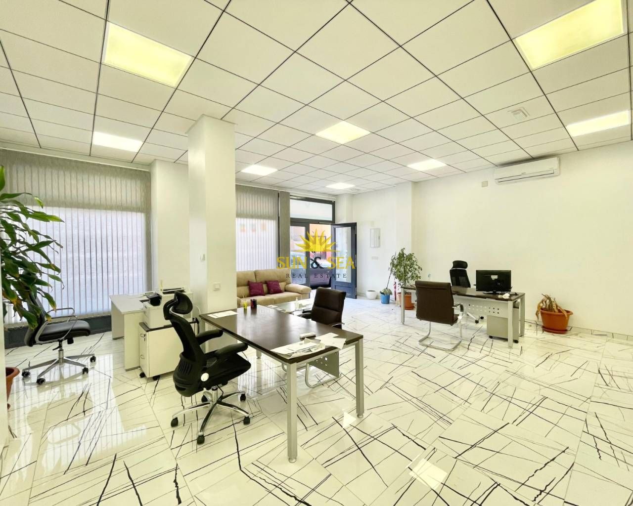 Premises to rent in Torrevieja  with Air Conditioner and Furnished