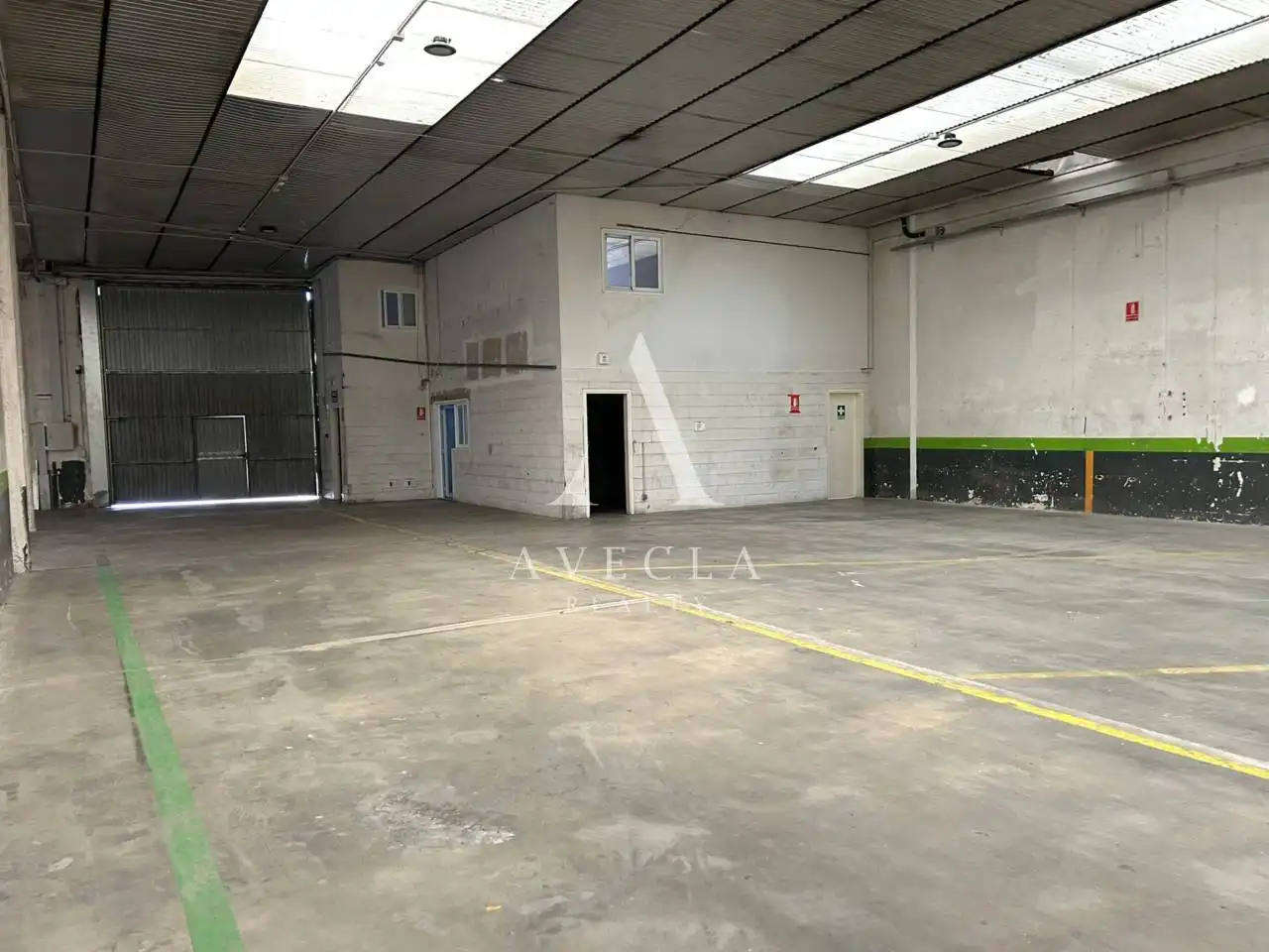 Vista exterior de Nave industrial de alquiler en Polinyà