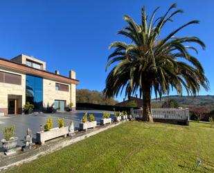 Vista exterior de Casa o xalet en venda en Laukiz amb Calefacció, Jardí privat i Terrassa
