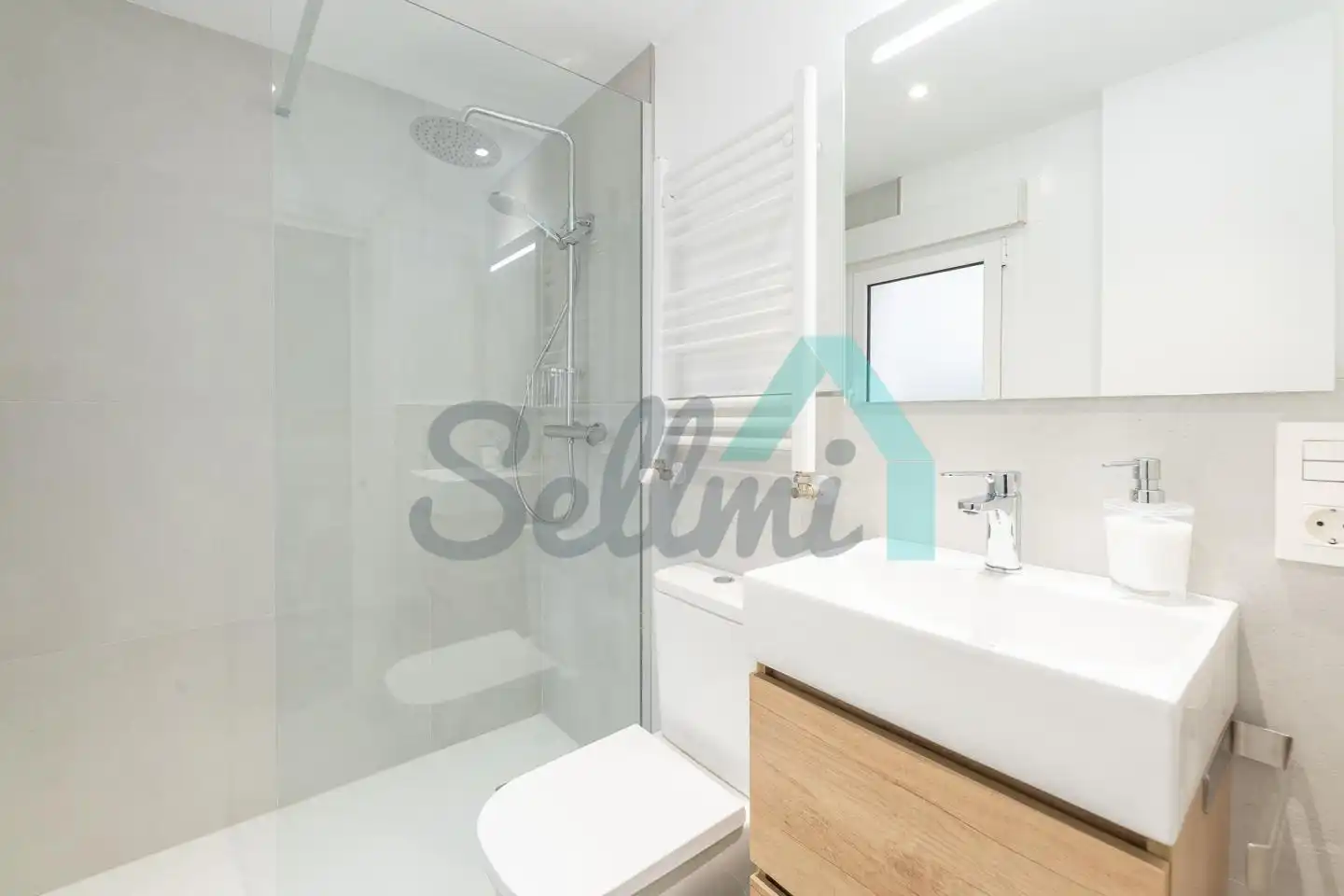 Badezimmer von Wohnung zur Miete in Oviedo  mit Heizung, Parkett und Terrasse