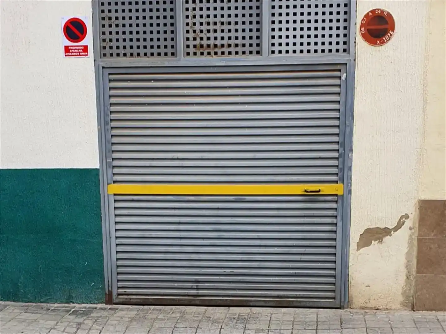 Außenansicht von Garage zum Verkauf in Valencia