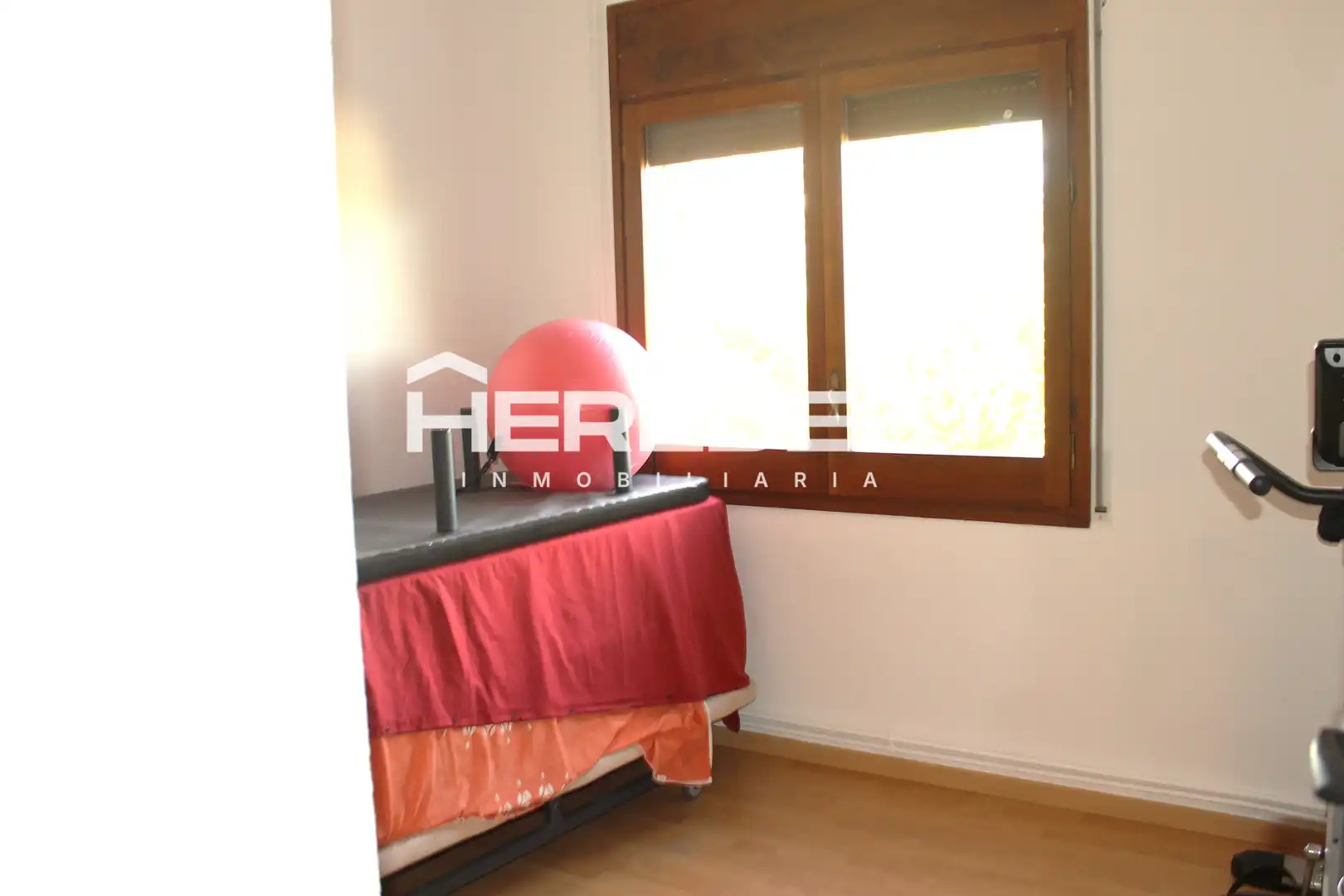 Dormitori de Casa o xalet en venda en Torrelles de Llobregat amb Aire condicionat, Calefacció i Jardí privat