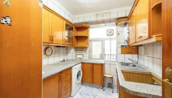 Cocina de Piso en venta en Granada con Calefacción, Terraza y Balcón