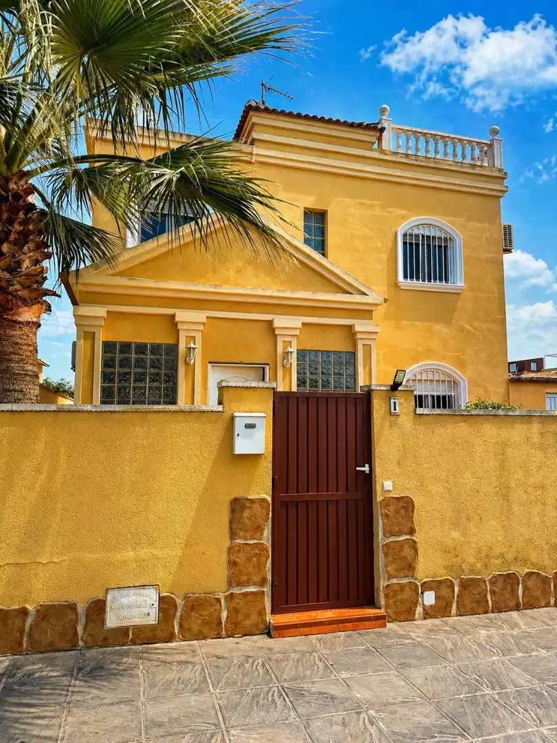 Vista exterior de Casa o xalet en venda en Torrevieja