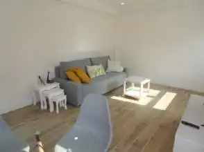 Sala d'estar de Pis de lloguer en Gijón  amb Calefacció, Parquet i Moblat
