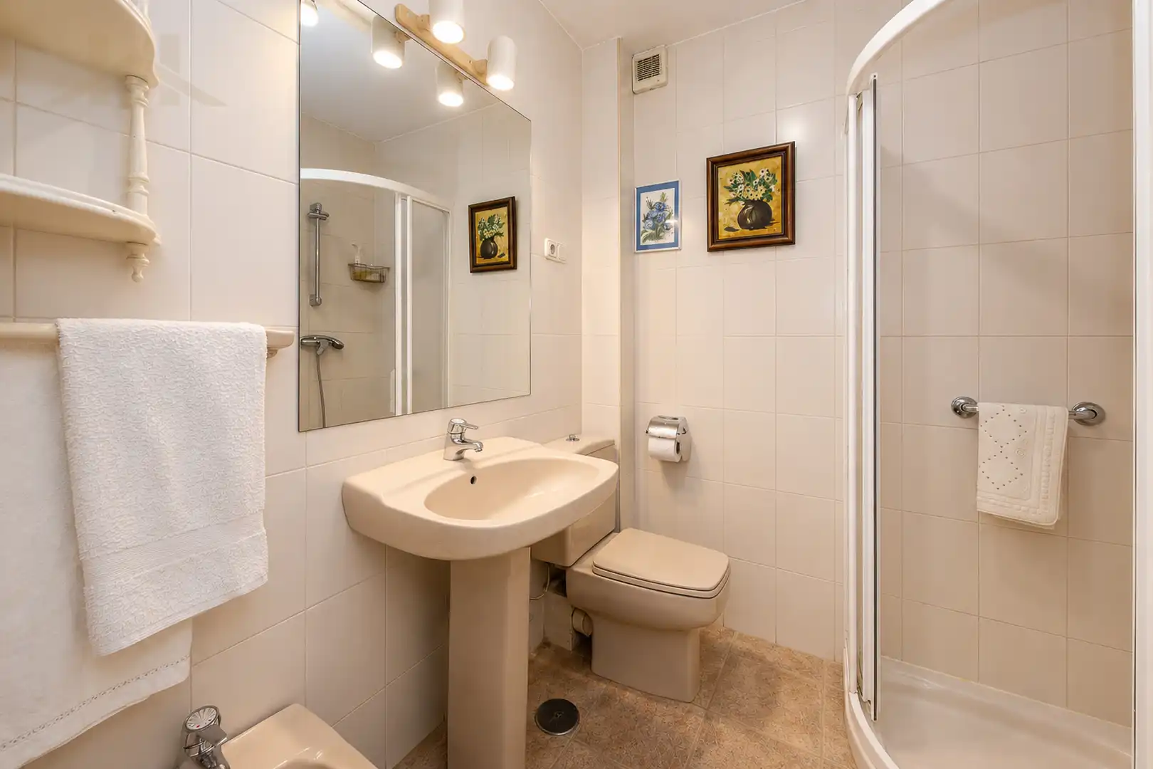Bathroom of Flat for sale in Pozuelo de Alarcón  with Air Conditioner, Heating and Terrace