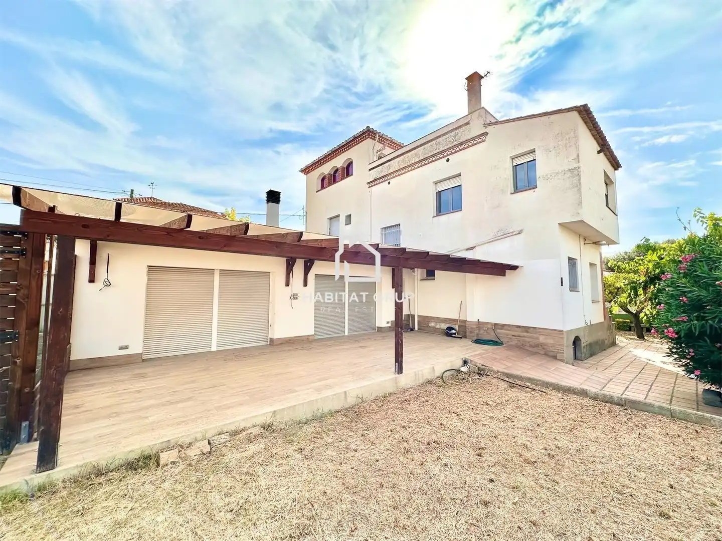 Vista exterior de Casa o xalet en venda en Banyoles amb Aire condicionat, Calefacció i Jardí privat