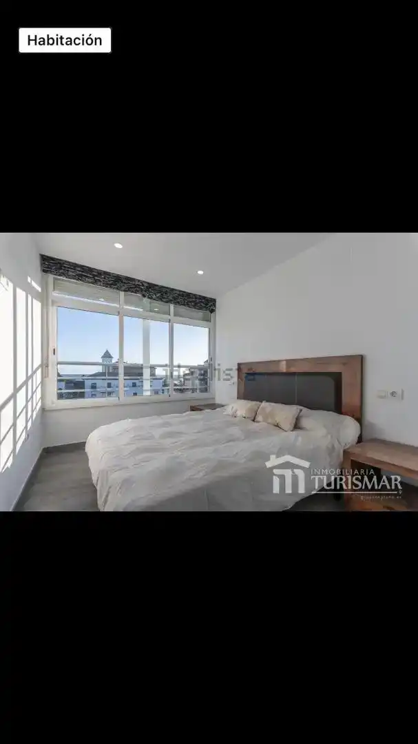 Schlafzimmer von Dachboden zur Miete in Ayamonte mit Klimaanlage, Abstellraum und Schwimmbad