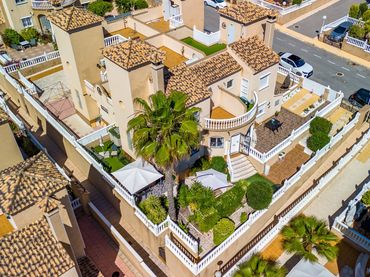 Semi-detached house with balcony for sale in Orihuela Costa