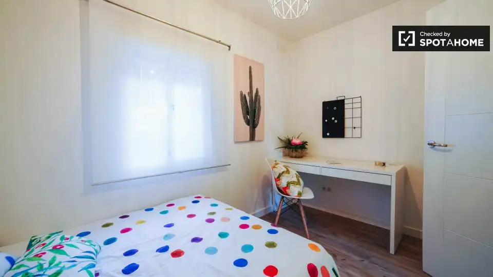 Bedroom of Flat for share in Madrid  with Air Conditioner, Heating and Terrace
