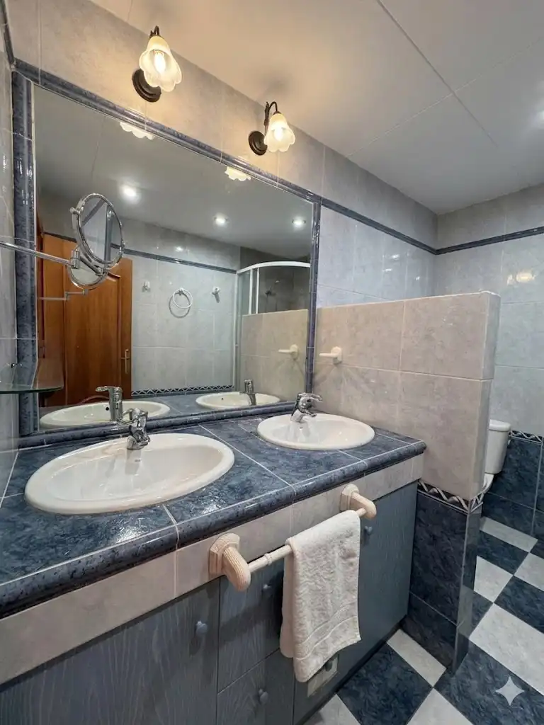 Baño de Casa adosada en venta en La Palma de Cervelló con Aire acondicionado, Calefacción y Terraza