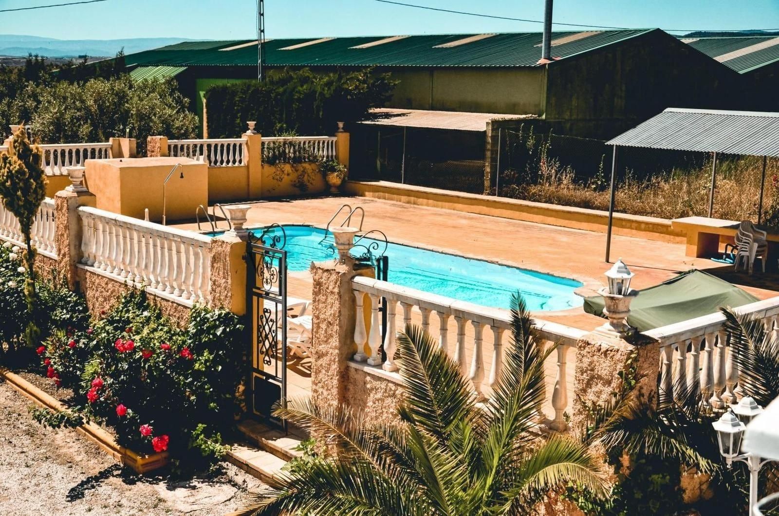 Piscina de Finca rústica en venta en Baza con Calefacción, Jardín privado y Piscina