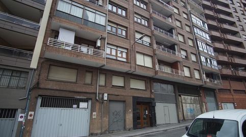 Se vende parcela de garaje abierta con trastero en la zona de ariz. Las medidas de la parcela son 4.59 por 1.92 y el trastero tien