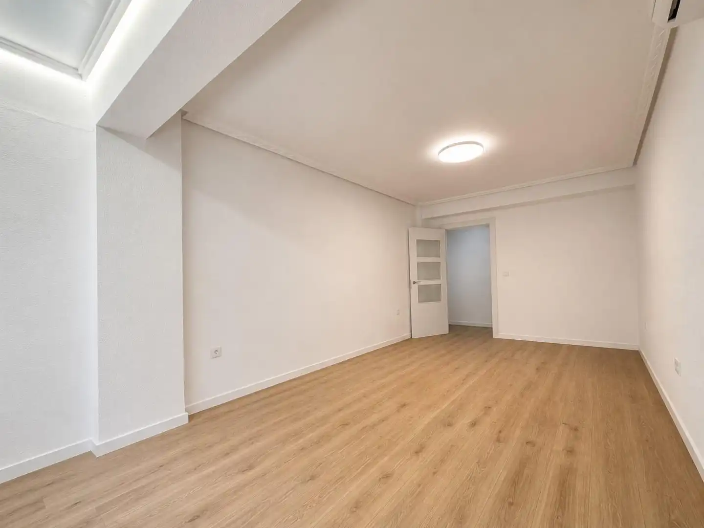 Flat for rent in Valencia  with Air Conditioner, Heating and Balcony