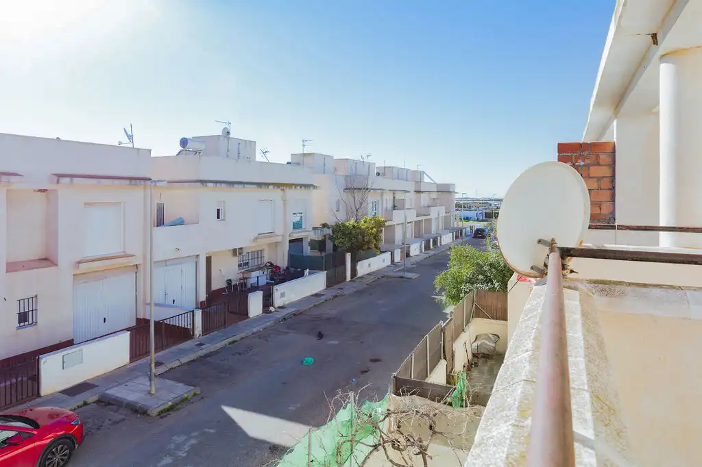 Außenansicht von Einfamilien-Reihenhaus zum Verkauf in Níjar